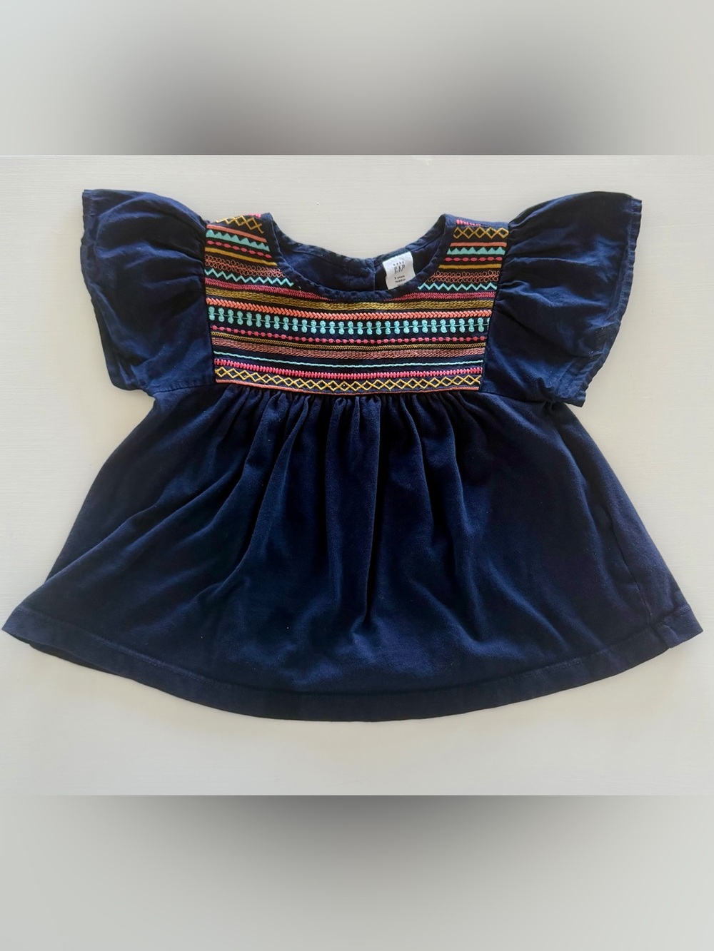 GAP Navy Blue Top with Multicolor Embroidery 3T Great Condition